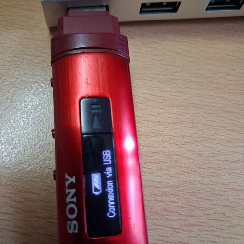 Sony Walkman NWZ-B183 MP3 player like new, 4GB, red aluminum