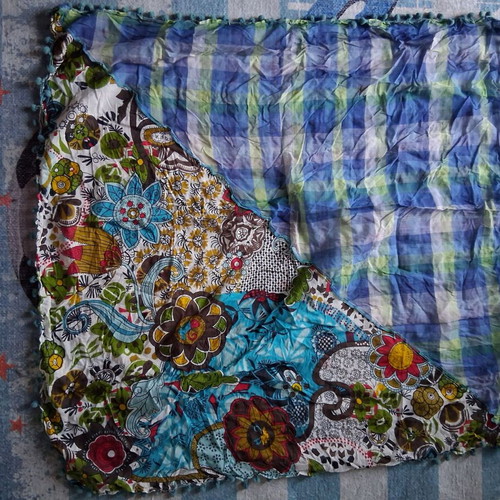 Multicolored scarf like new with pom poms