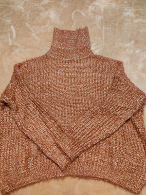 Pullover used, pink with white threads, Bershka, xs-s size