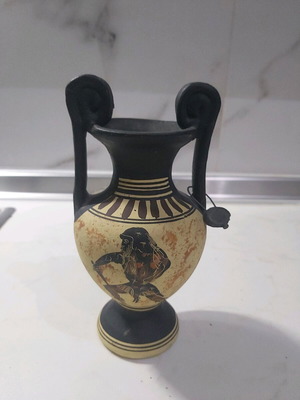Museum replica of Greek vase like new
