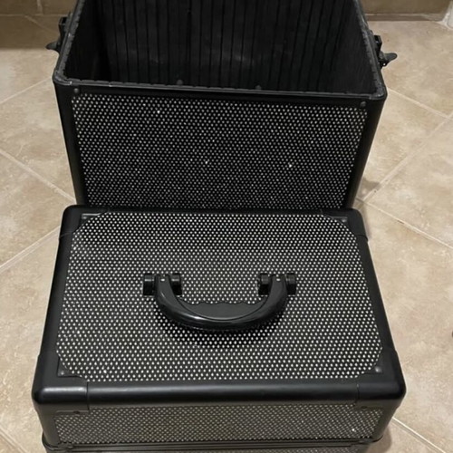 Rolling professional makeup case like new