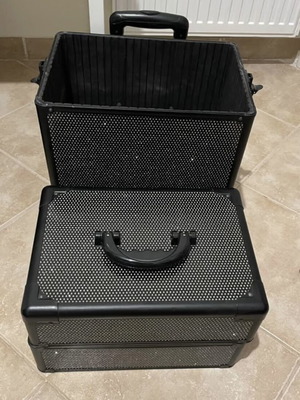 Rolling professional makeup case like new
