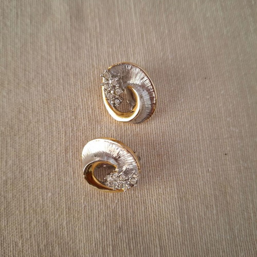 Brooch and earrings set like new with crystals