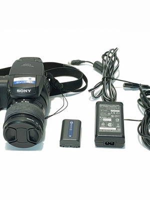 Sony Cyber-shot DSC-R1 camera with Carl Zeiss Vario-Sonnar T lens used