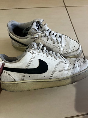 Nike athletic shoes used, size 39, white