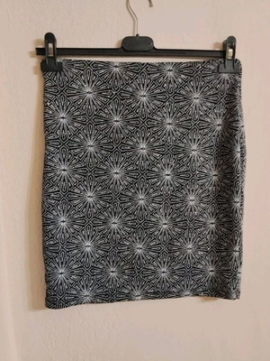 Φούστα H&M με γκλιτερ σαν καινούργια, ελαστική, μαύρη και ασημί