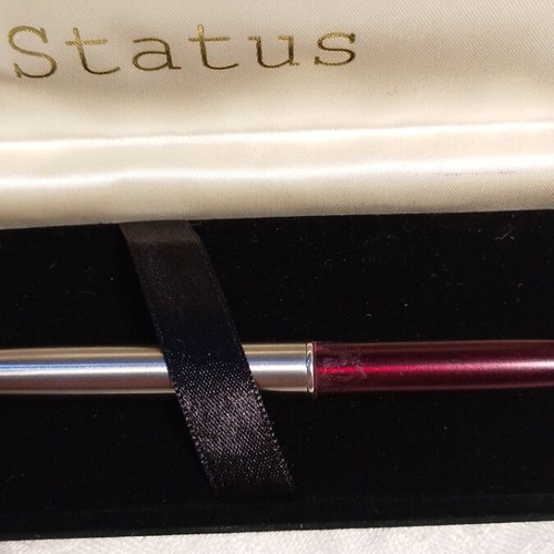 Vintage Status pen with case like new