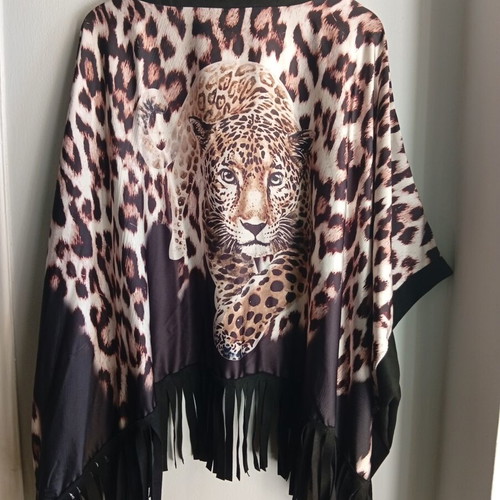 Kimono leopard print with fringes like new, black and beige