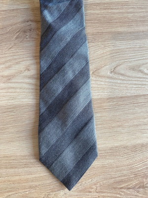 Tie in excellent condition