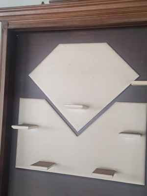 Εξοπλισμός κοσμηματοπωλείου μεταχειρισμένος με βιτρίνες και χρηματοκιβώτια