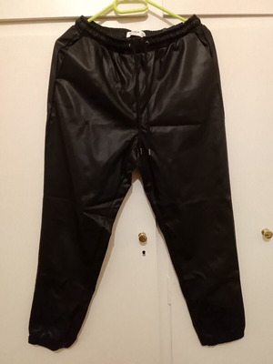 Pull & Bear jogger pants in faux leather like new, size M