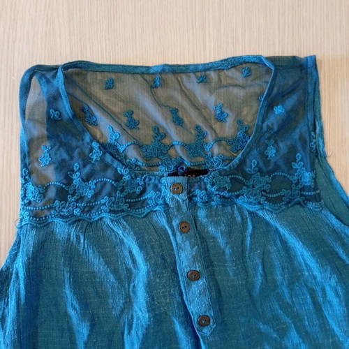 Mine women's top size M like new, petrol green