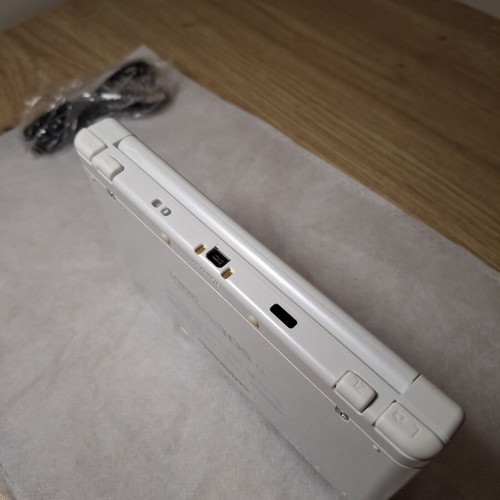New Nintendo 3DS XL White Pearl handheld console