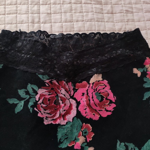 Kookai skirt like new, black with multicolor floral pattern, size S