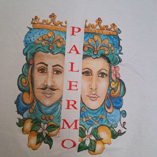 T shirt women’s size M like new, worn once in Sicily