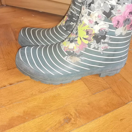 Women's rubber boots size 39 like new, floral pattern