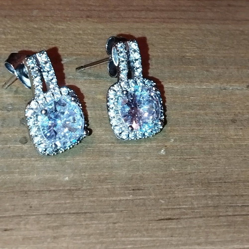 Earrings sparkling, like new, unworn
