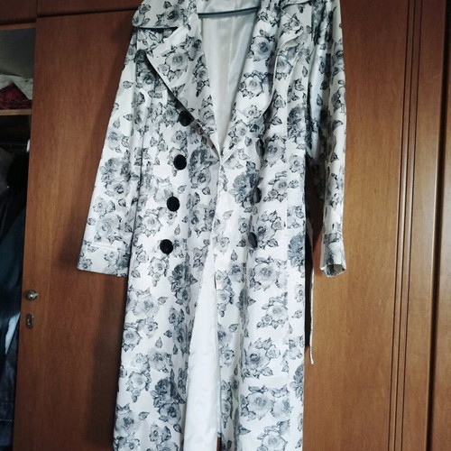Raxevksy coat like new, black and white, size L