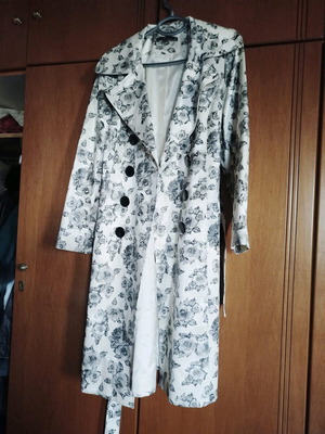 Raxevksy coat like new, black and white, size L