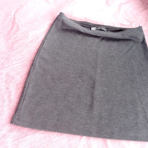 Elastic gray short skirt used Anel, size S