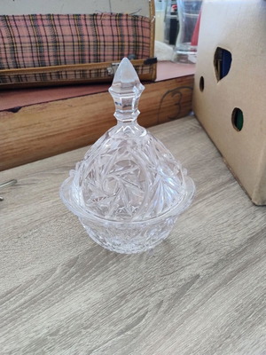 Vintage crystal candy dish with lid like new