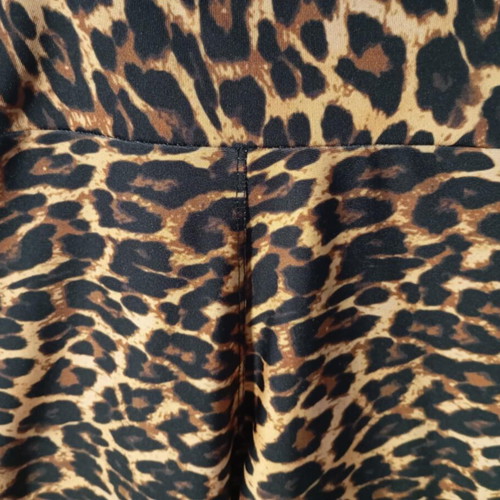 Women's leopard print leggings used, size Medium