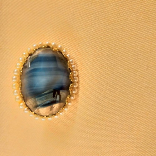 Oval small brooch with pearl border used, vintage