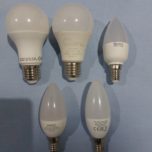 Led bulbs like new, pack of 5, 2 E27 and 3 E14