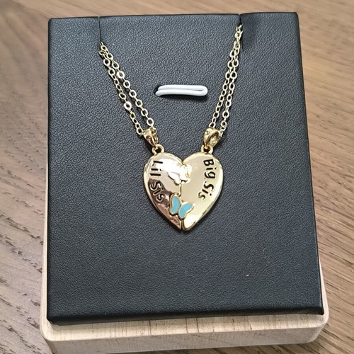 Big Sis – Lil Sis necklace set with magnetic heart, gold color