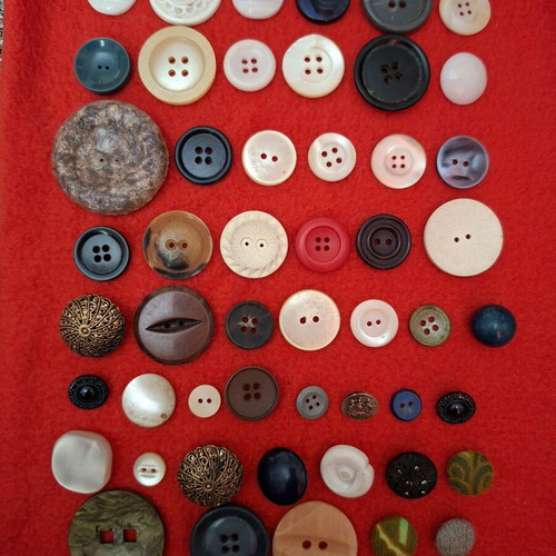 Vintage button collection pack of 710 pieces like new