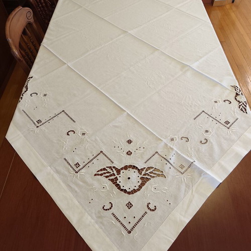 Handmade cutwork tablecloth 170x170, like new