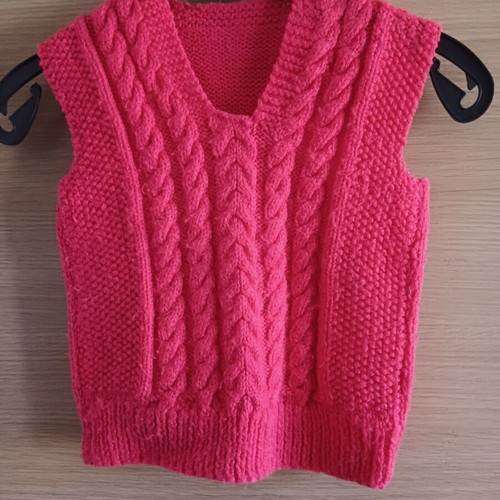 Children's knitted vest like new, pink, for ages 3-4