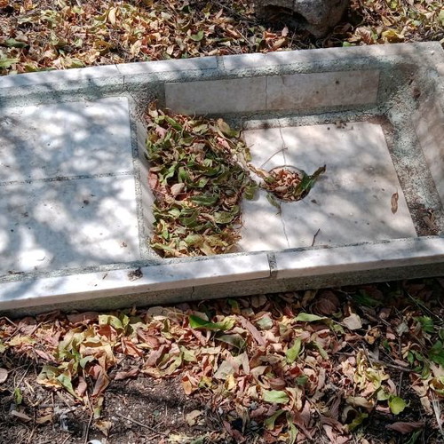 Marble sinks used, 4 sinks and 2 marble slabs