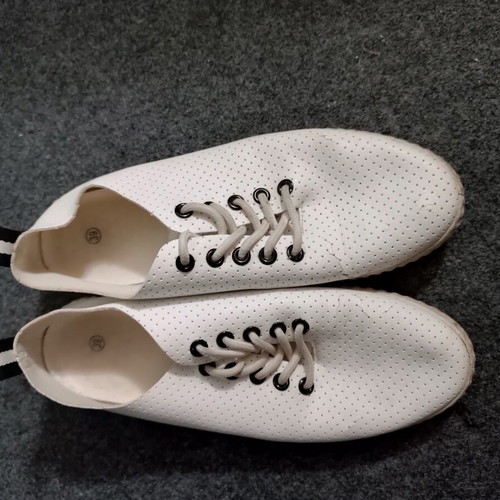Skede V women's casual shoes used, white and black, size 39