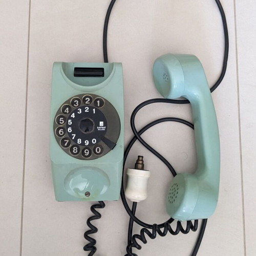 Safnat Milano vintage telephone used, bakelite turquoise 1979