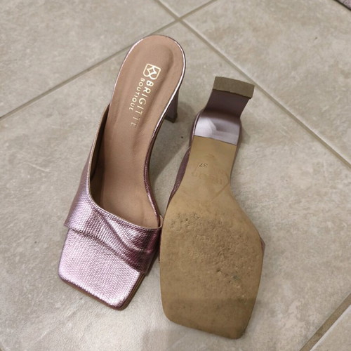 Leather pink sandal like new, size 37