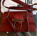  Moschino ολοκαίνουργια τσάντα, υπέροχο δέρμα, φανταστική ποιοτητα. Πωλείται διότι έχω παρομοιο προϊόν. Ειλικρινά υπέροχη τσάντα.