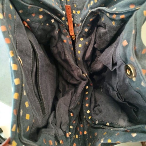 Yerse shoulder bag like new with 3 inner pockets, blue with leather details