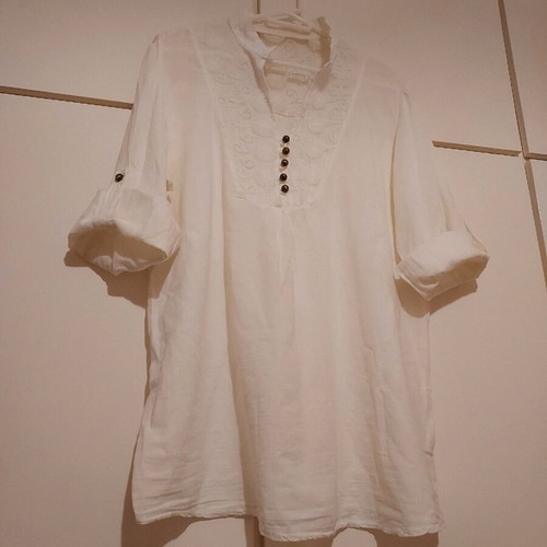Women's shirt like new, white, size large, cotton blend