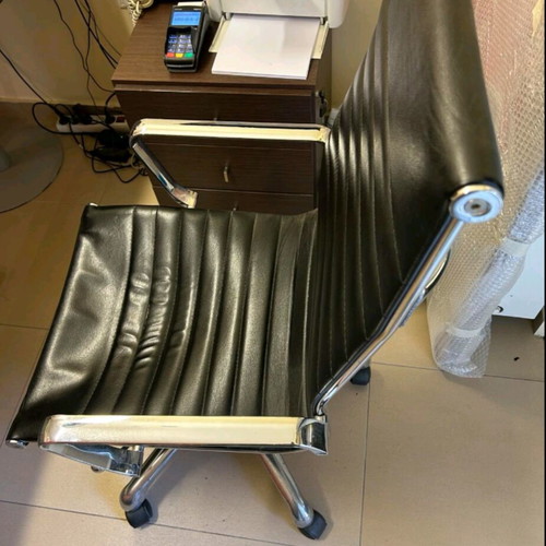 Neoset executive office chair used with ribbed black leather and chrome frame