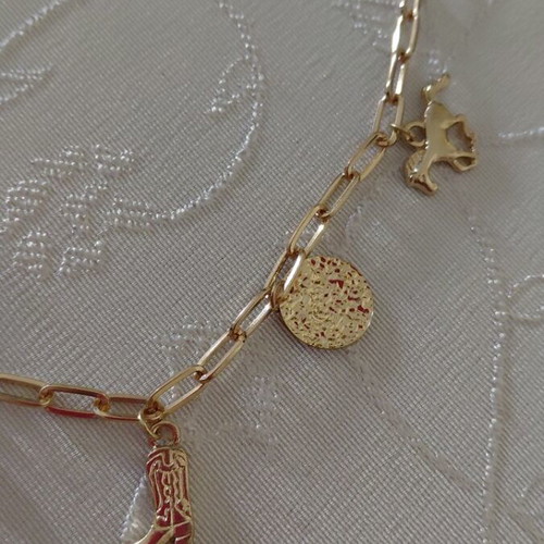 Faux Lucky Charm Necklace new, gold color
