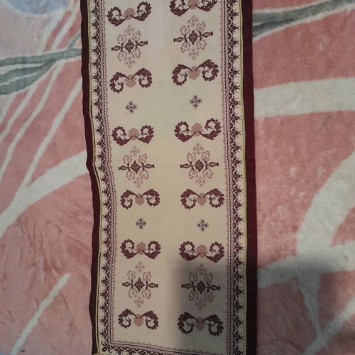 Handmade table runner like new, dimensions 85x35