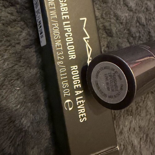 MAC Huggable Lipcolour lipstick Love Beam new