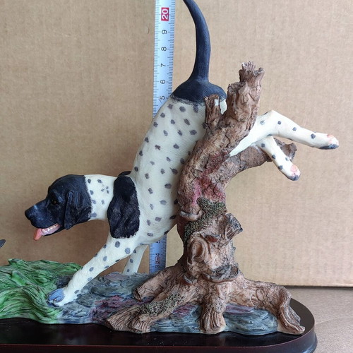 Adeline Collection decorative Pointer dog chasing hare like new