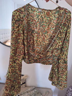 Crop top used, summer blouse with paisley pattern