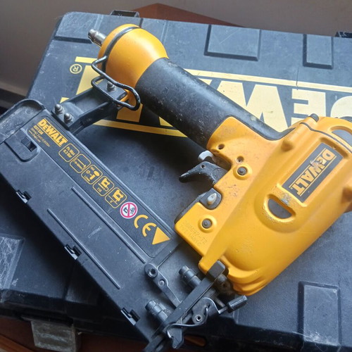 Dewalt D51238 pneumatic nail gun like new, 16–50mm