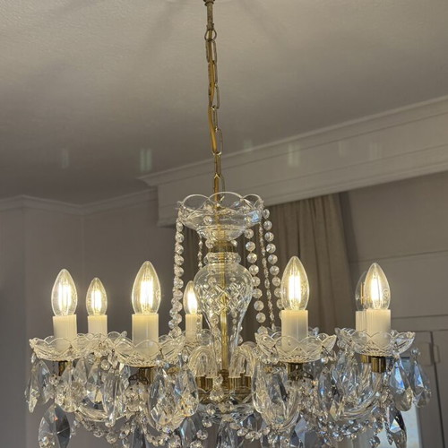 Crystal chandelier with 8 lights