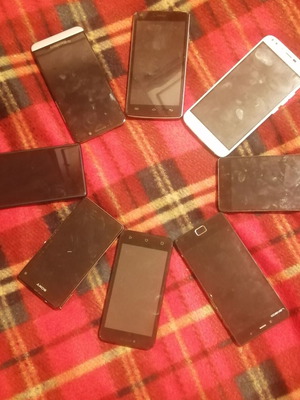 Set of 8 mobile phones for collection or use