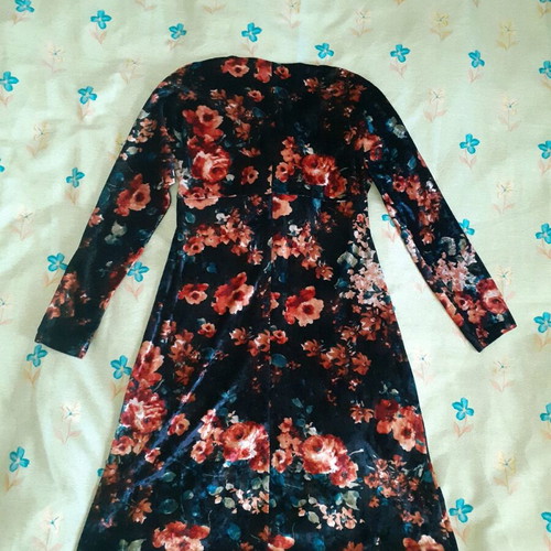 Juju velvet dress with long sleeves, size M, like new, black multicolor