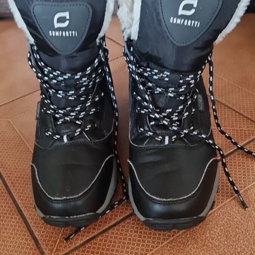 Waterproof snow boots like new, size 40